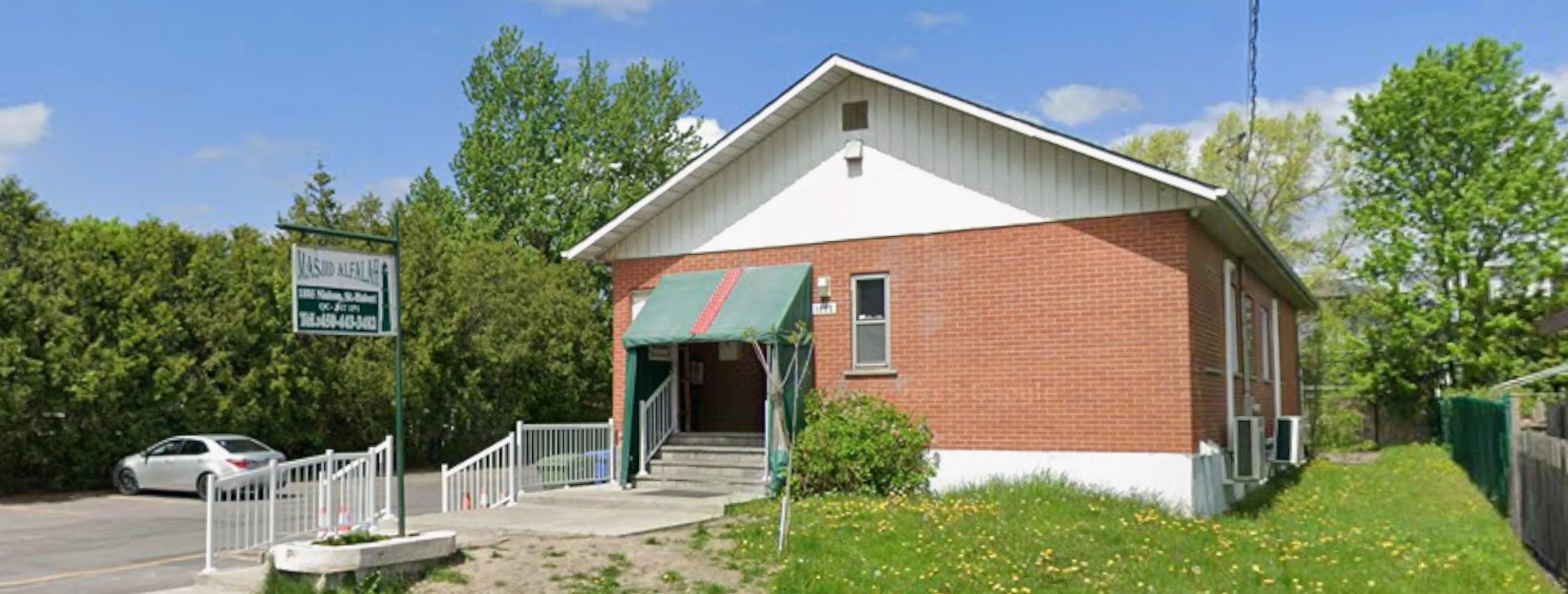 Exterior view of Masjid Alfalah Saint Hubert building